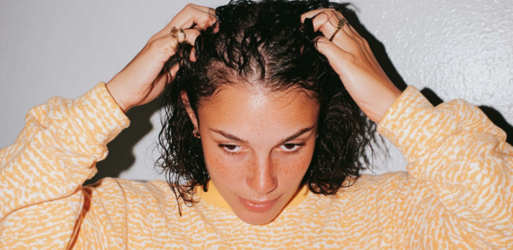 madsirv_a_black_hair_fall_after_and_before_photo_of_a_scalp_w_e2237096-66f9-4244-ae57-391e870f3c9d_1