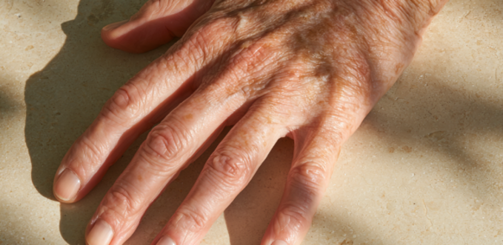 madsirv_macro_detail_of_the_back_of_a_womans_hand_scattered_s_674d414d-6826-4212-944d-ae08cc75b167_0