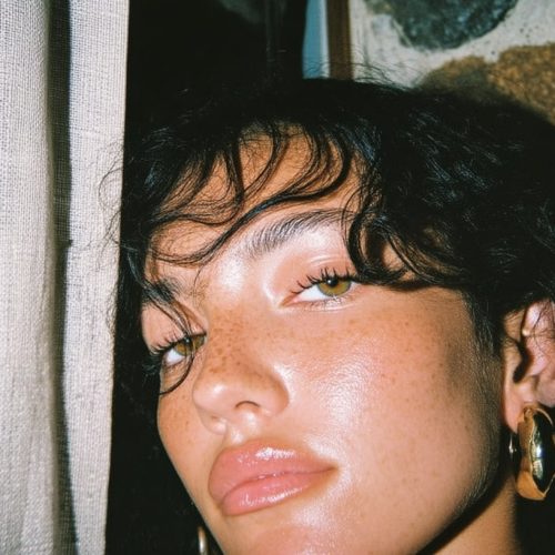 mi_1603_13826_httpss.mj.runY9Mu2gAHexM_minimal_luxury_skincar_1dcb4d8b-d490-46af-b6dc-82c41e811337_0